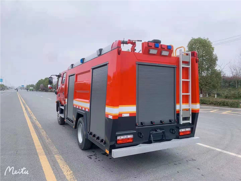 東風5噸水罐消防車