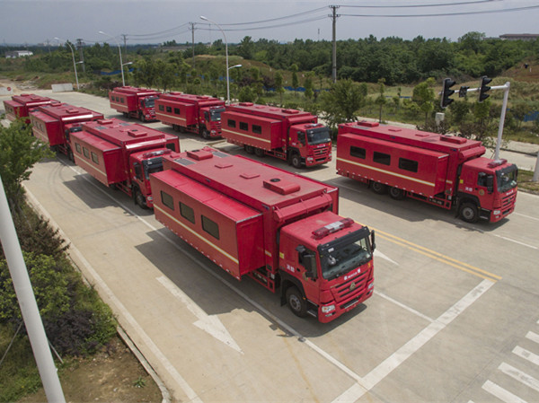 重汽豪沃後雙橋救援宿營車（8-24人）
