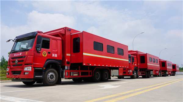 重汽豪沃後雙橋救援宿營車（8-24人）