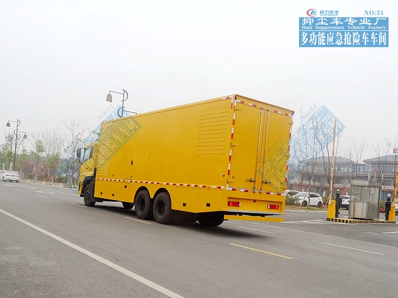 東風天龍後八輪電源車500-800kW