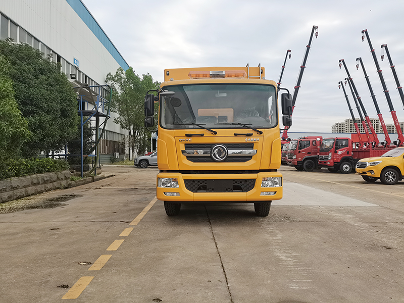 谈球吧下载地址牌東風多利卡3000方排水車（休息室）