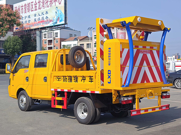 東風途逸藍牌70k防撞緩衝車