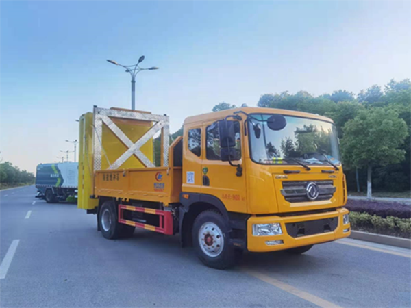 東風多利卡D9防撞緩衝車