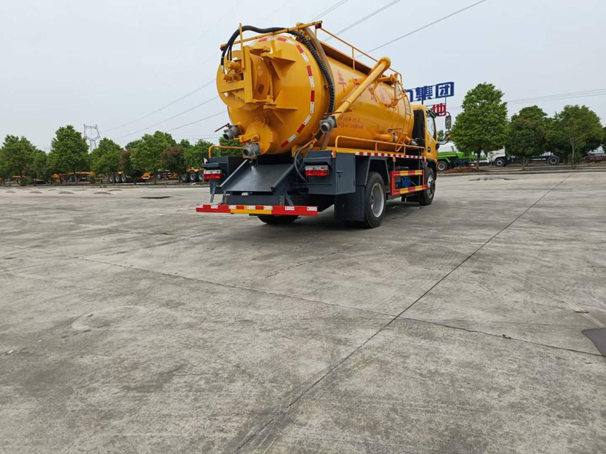東風多利卡一體罐清洗吸汙車