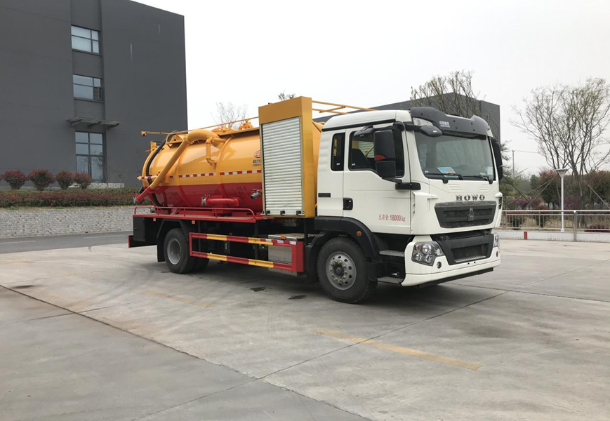 重汽豪沃單橋清洗吸汙車