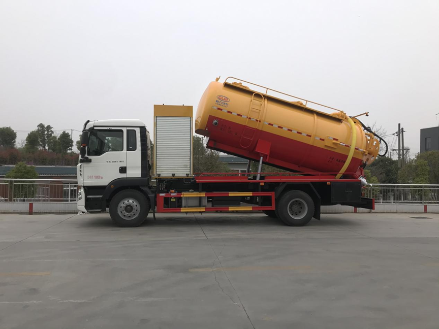 重汽豪沃單橋清洗吸汙車