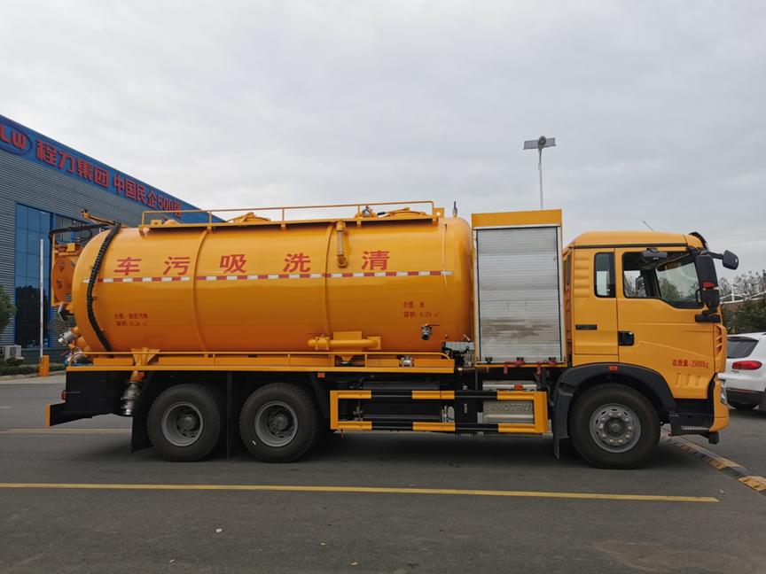 重汽豪沃後雙橋清洗吸汙車
