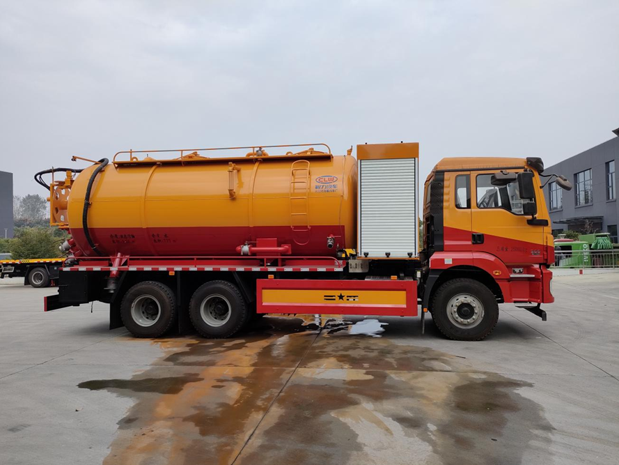 陝汽德龍後八輪清洗吸汙車