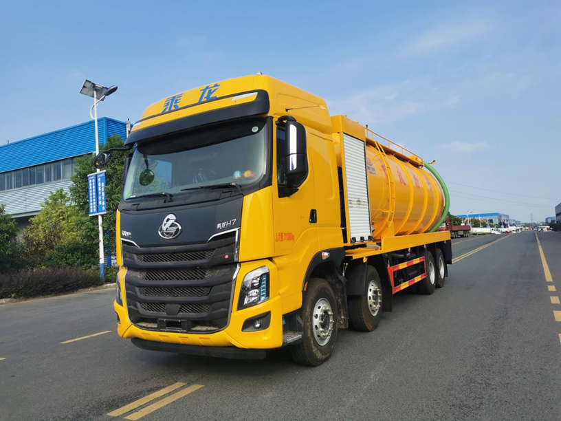 柳汽乘龍前四後八輪清洗吸汙車