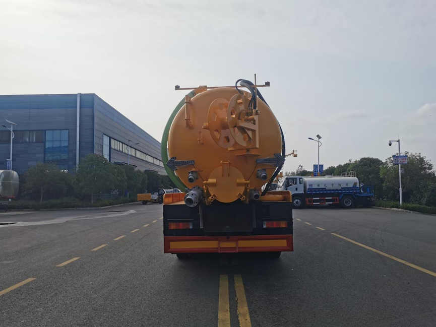 柳汽乘龍前四後八輪清洗吸汙車