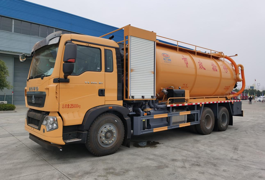 重汽豪沃前四後八輪清洗吸汙車