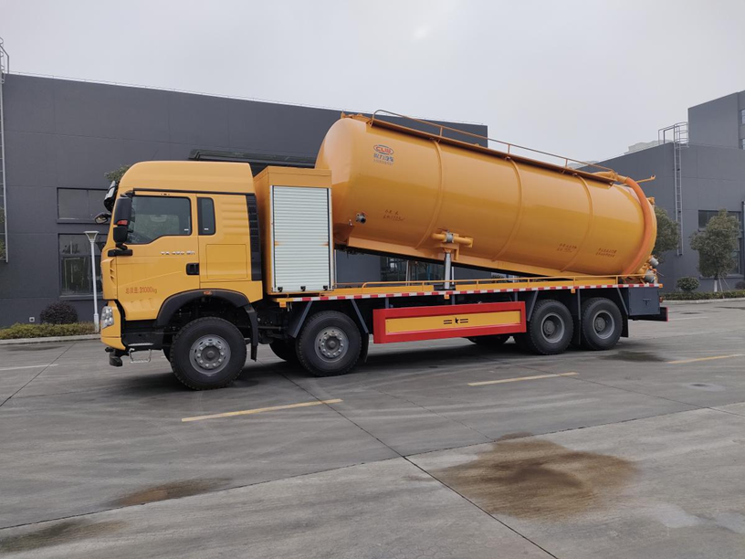 重汽豪沃前四後八輪清洗吸汙車