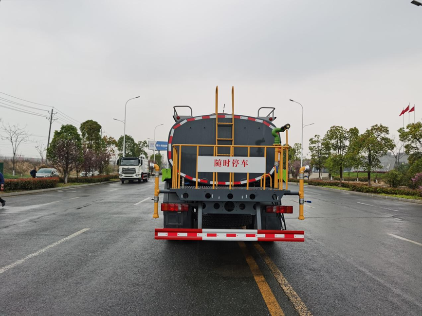 重汽NX係列13.6方綠化噴灑車