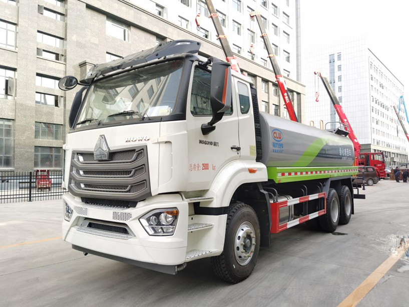 重汽後雙橋NX係列17.86方綠化噴灑車