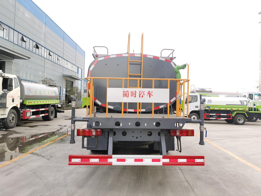 重汽後雙橋NX係列17.86方綠化噴灑車