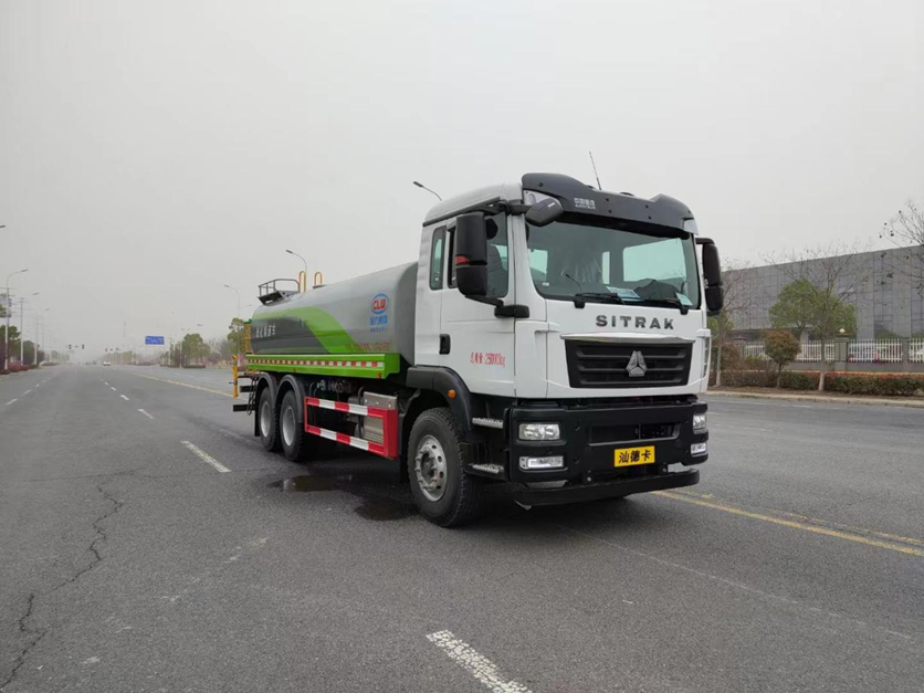 重汽汕德卡後雙橋17.8方綠化噴灑車