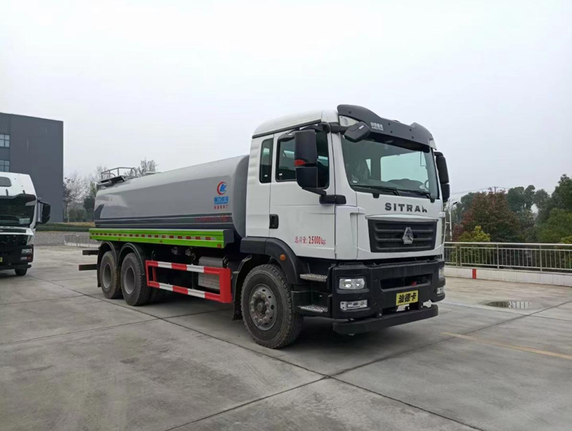 重汽汕德卡後雙橋係列18.79方綠化噴灑車