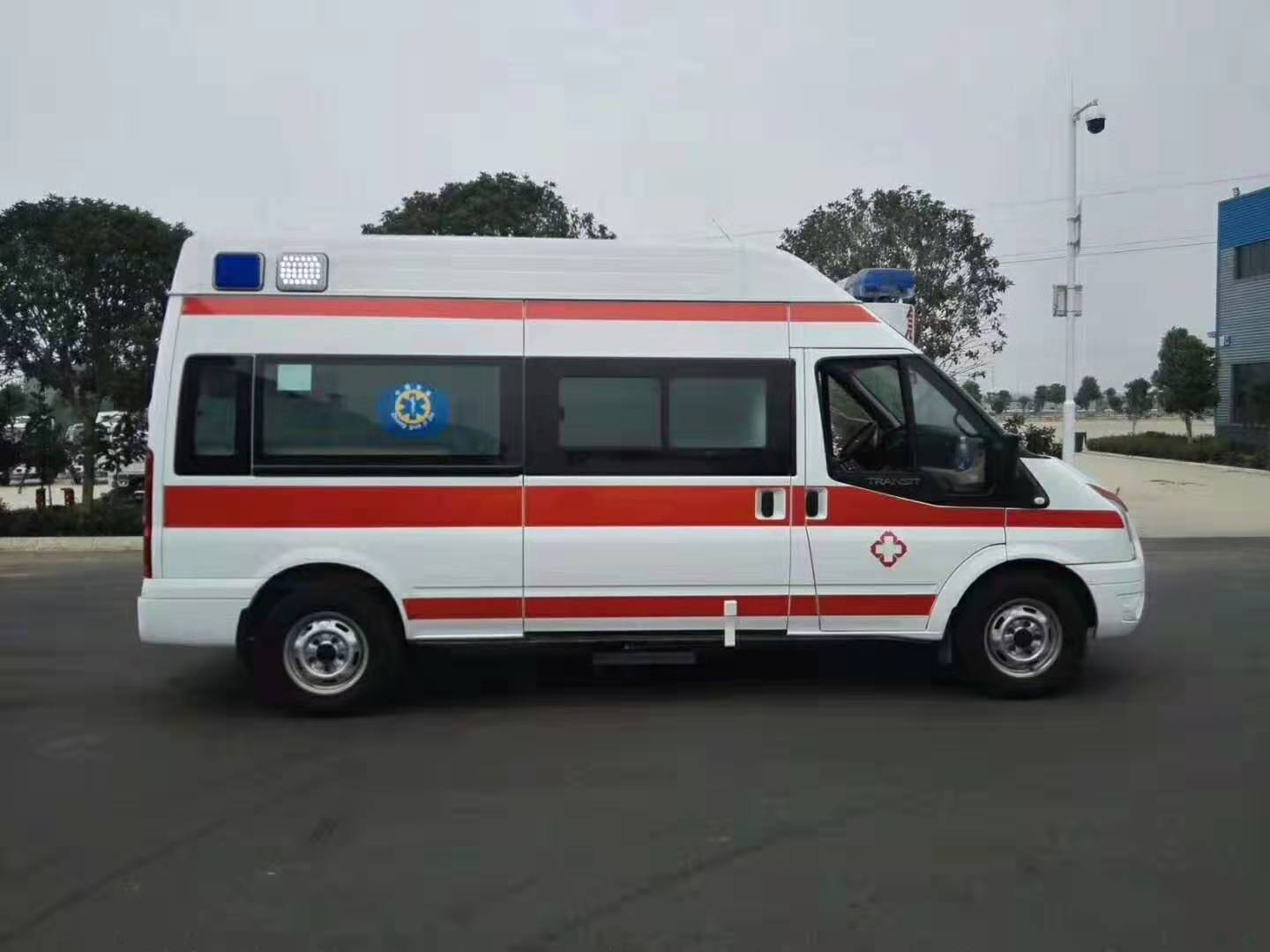 福特V348長軸中頂監護型救護車
